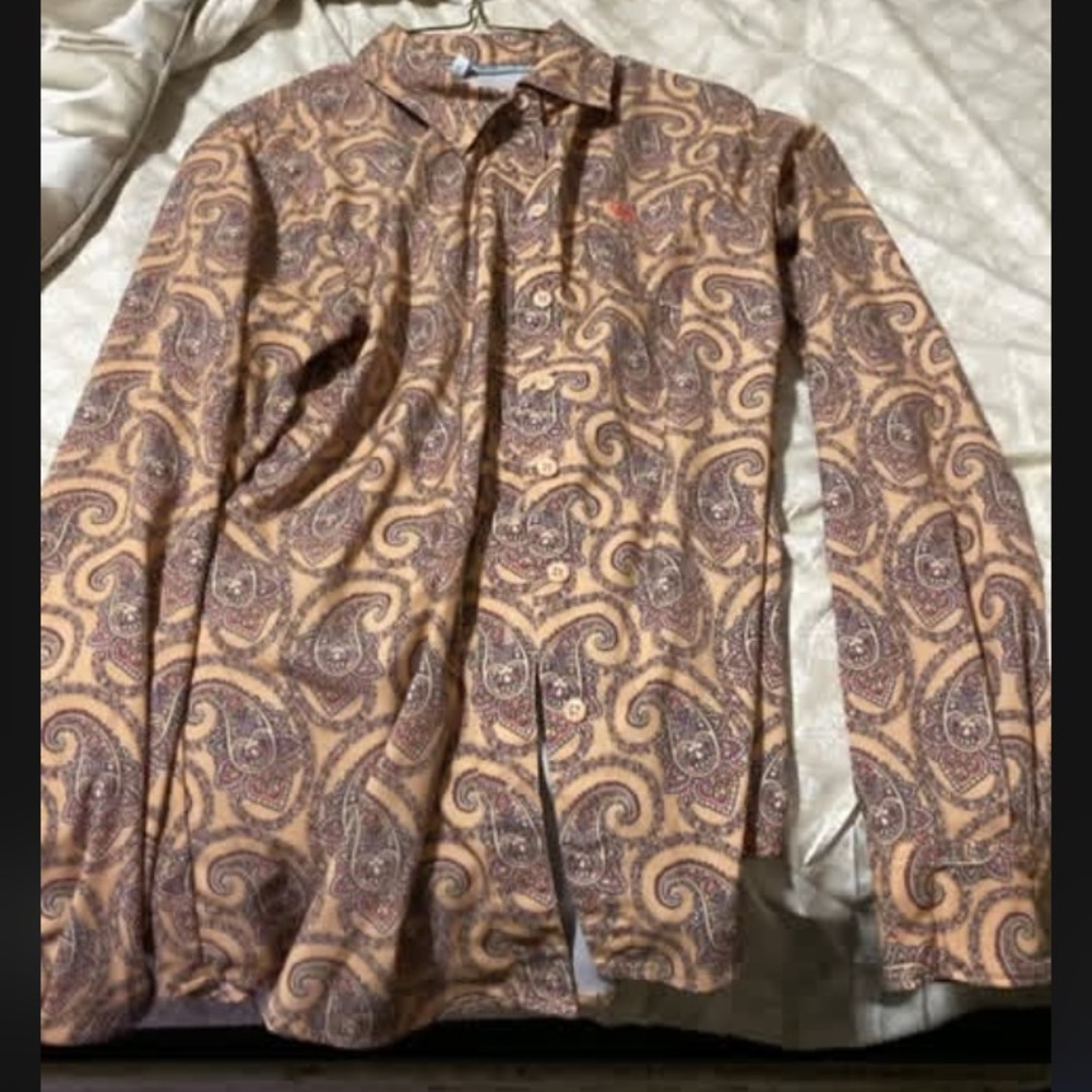 Woman’s cinch button down